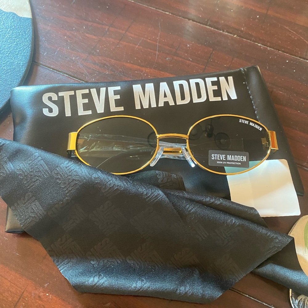 Steve Madden Gold Oval Sunglasses with Dark Lenses